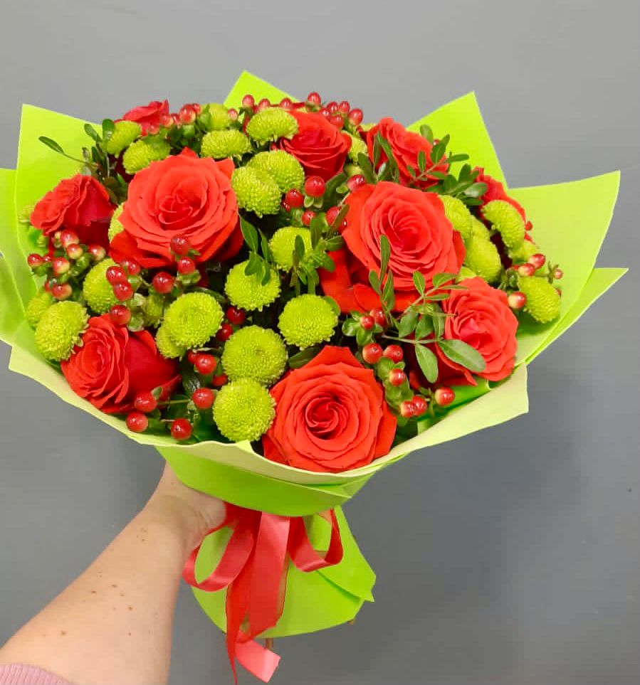 Букет цветов из: Хризантемы и Розы в Лабинске