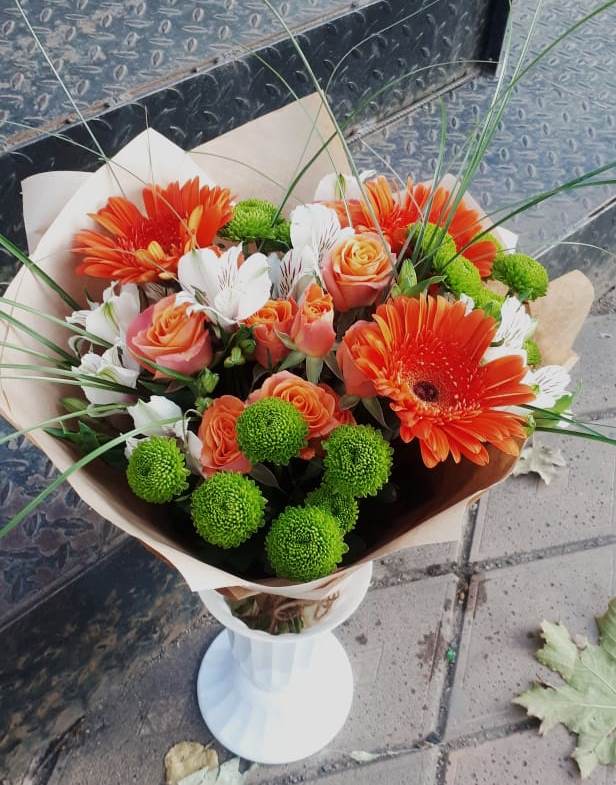 Букет цветов из: Герберы, Хризантемы, Альстромерии и Розы в Лабинске