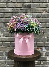 Цветочная композиция из Гипсофила и Розы в шляпной коробке в Лабинске