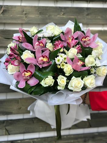 Букет цветов из: Розы и Хризантемы в Лабинске