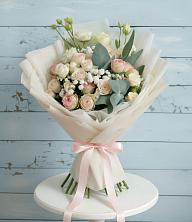Букет цветов из:  Розы и Лизиантусы в Лабинске
