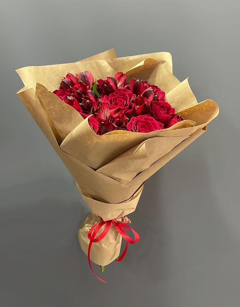 Букет цветов из: Альстромерии и Розы в Лабинске