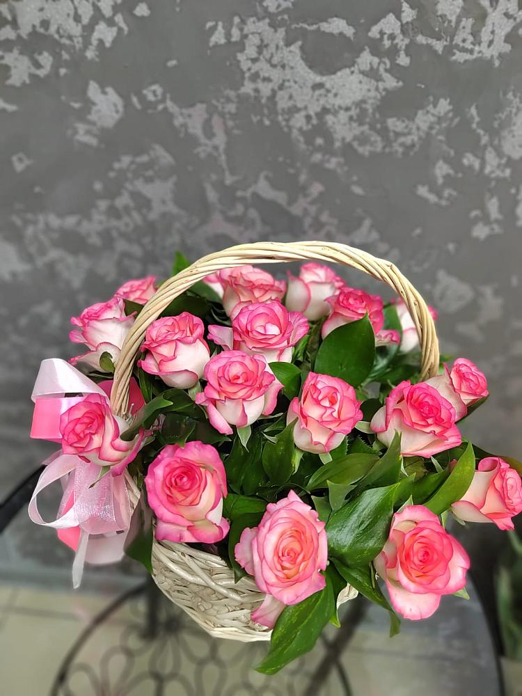 Цветочная композиция из Розы в корзине в Лабинске