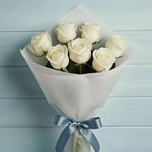 Букет 7 Белых роз Эдлесс Лав в Лабинске