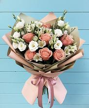 Букет цветов из:  Розы, Альстромерии и Лизиантусы в Лабинске