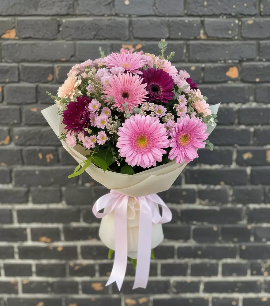 Букет цветов из: Герберы и Хризантемы в Лабинске