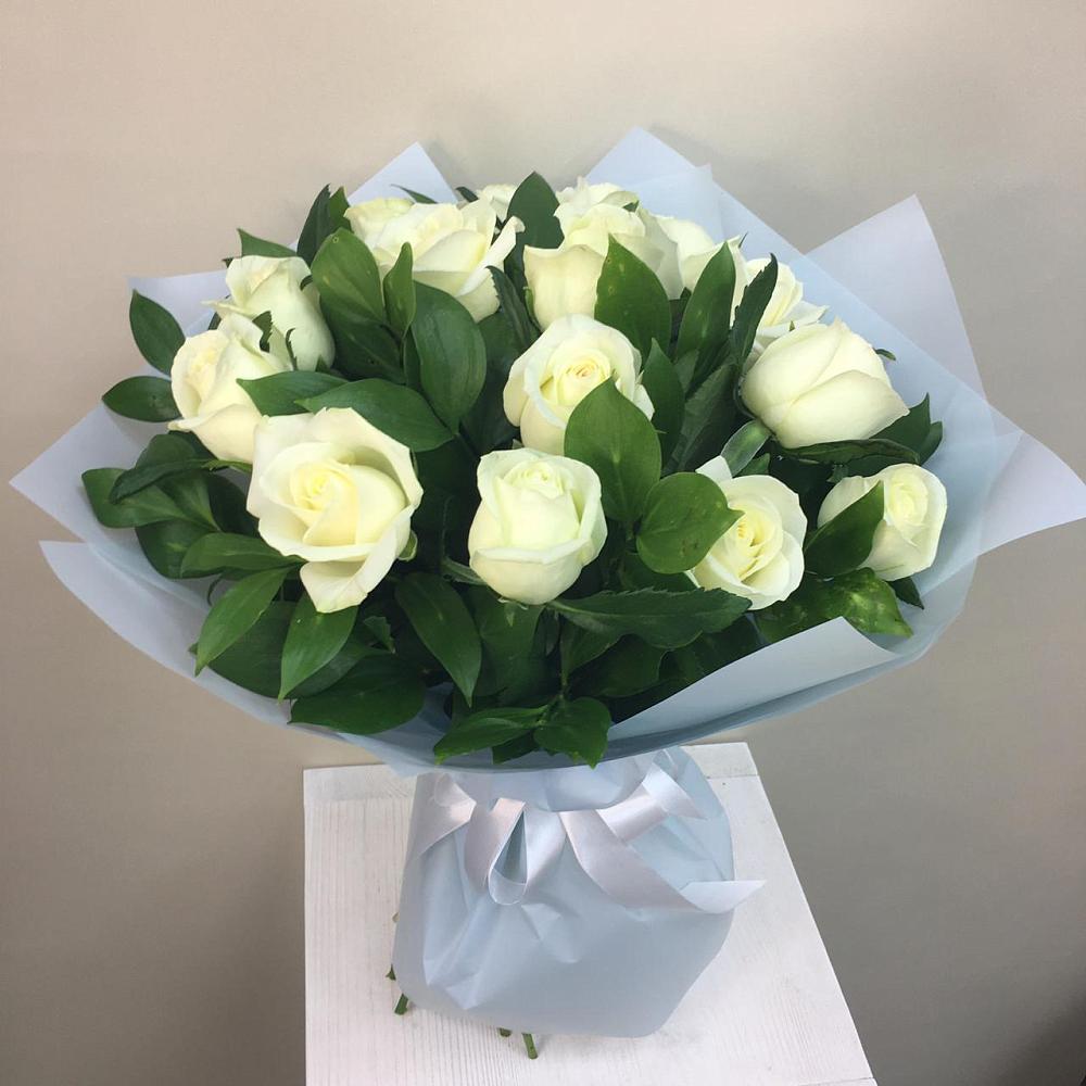 Букет 15 Белых роз Проуд в Лабинске