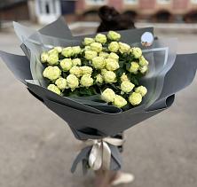 Букет Белые кустовые розы Солинеро в Лабинске