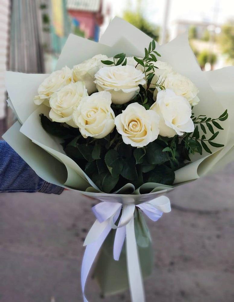 Букет Белые розы Проуд в Лабинске