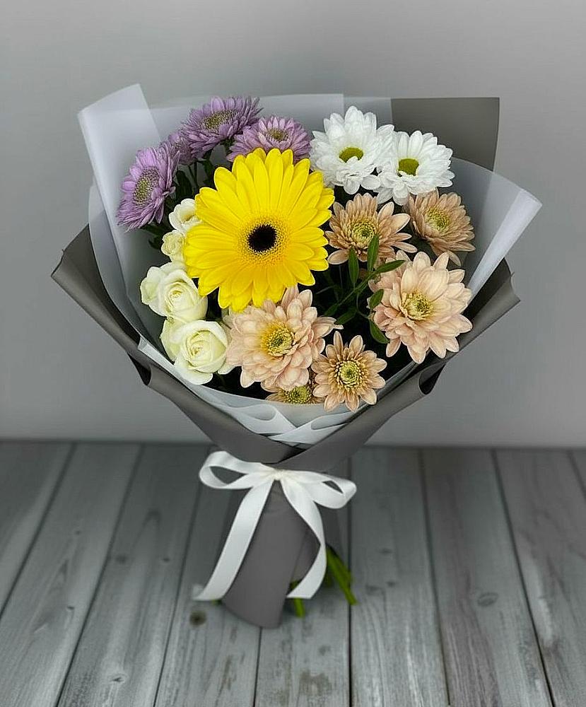 Букет цветов из: Розы, Герберы и Хризантемы в Лабинске