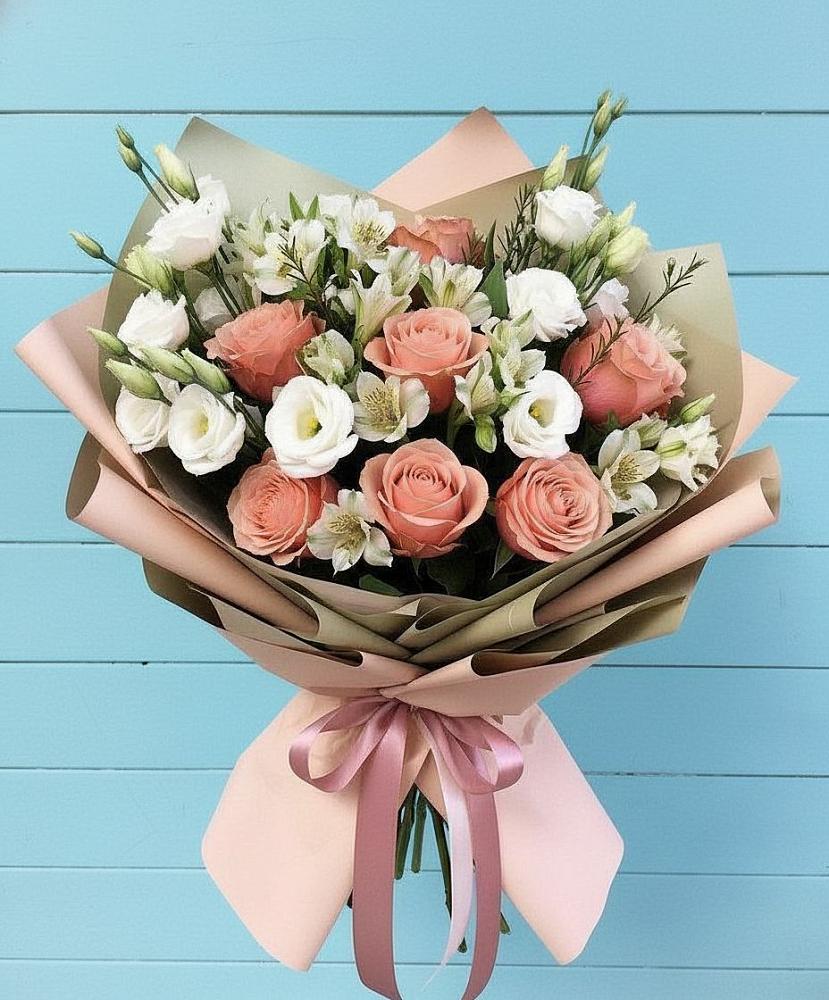 Букет цветов из: Розы, Альстромерии и Лизиантусы в Лабинске
