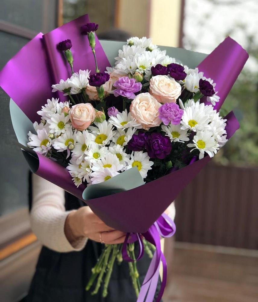 Букет цветов из: Хризантемы, Гвоздики и Розы в Лабинске