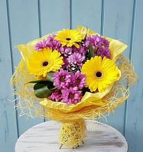 Букет цветов из:  Хризантемы и Герберы в Лабинске