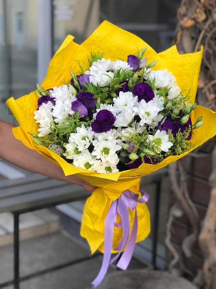 Букет цветов из: Ирисы, Хризантемы и Ромашки в Лабинске