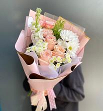 Букет цветов из:  Хризантемы и Розы в Лабинске