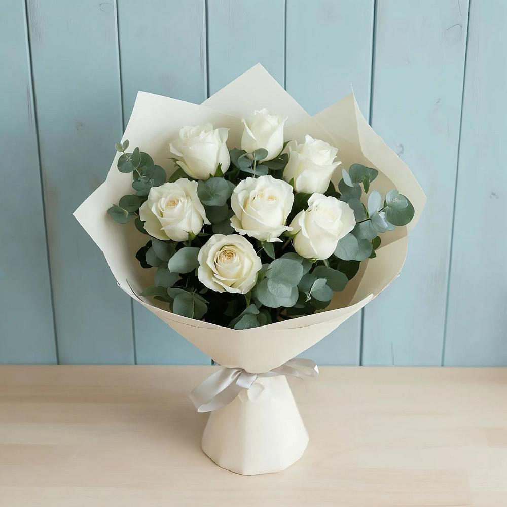 Букет Белые розы в Эвкалипте в Лабинске