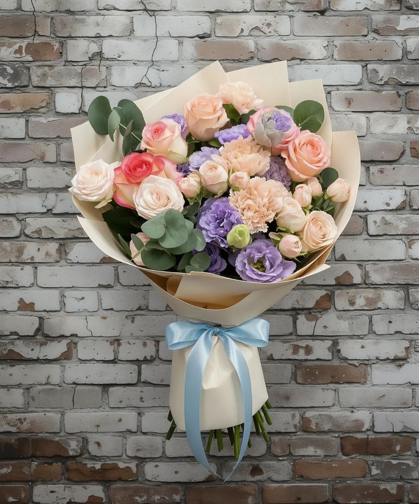 Букет цветов из: Розы, Лизиантусы и Гвоздики в Лабинске