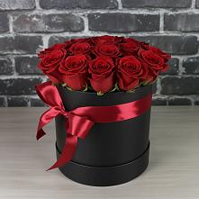 Цветочная композиция из Розы в шляпной коробке в Лабинске