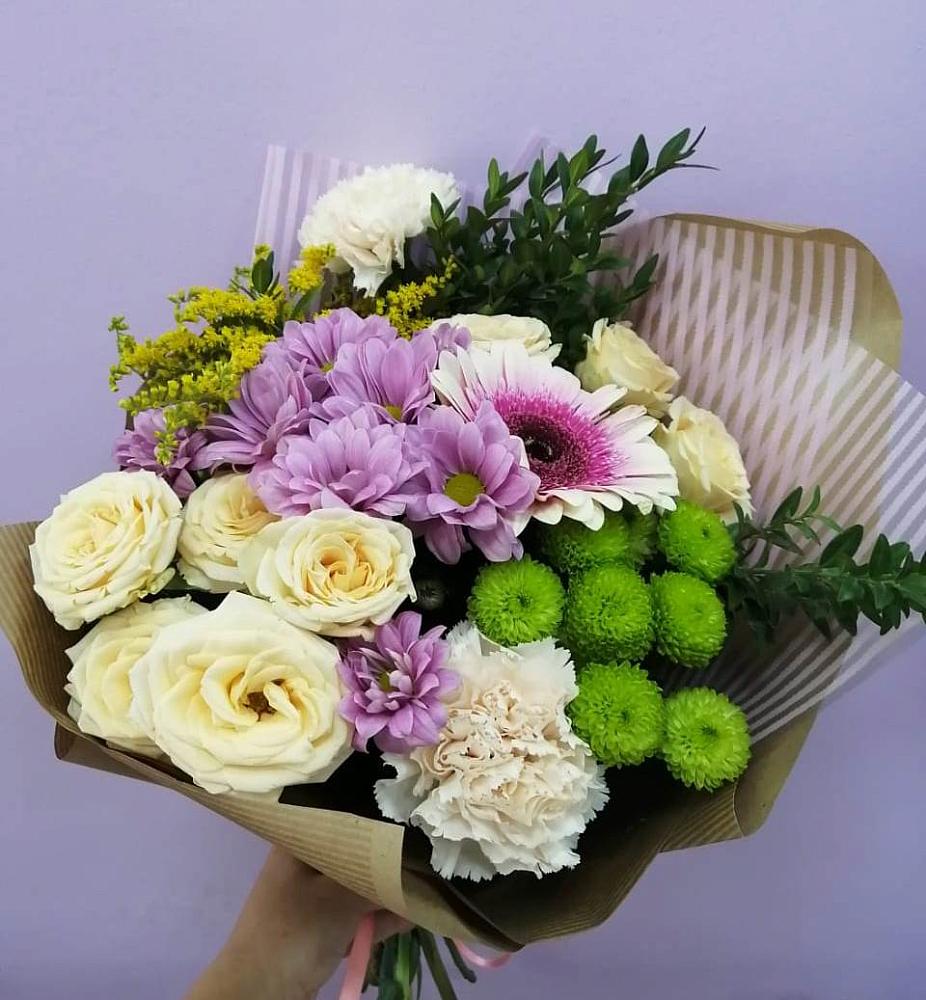 Букет цветов из: Хризантемы, Розы, Гвоздики и Герберы в Лабинске