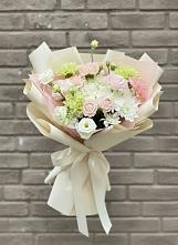 Букет цветов из:  Гвоздики, Розы, Лизиантусы и Хризантемы в Лабинске