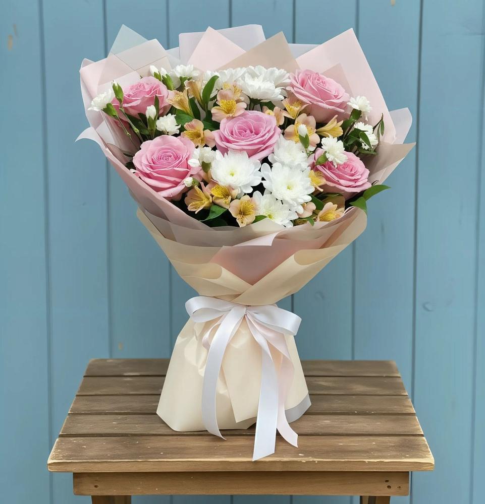 Букет цветов из: Гвоздики, Орхидеи и Розы в Лабинске