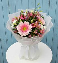 Букет цветов из:  Герберы, Альстромерии и Лизиантусы в Лабинске