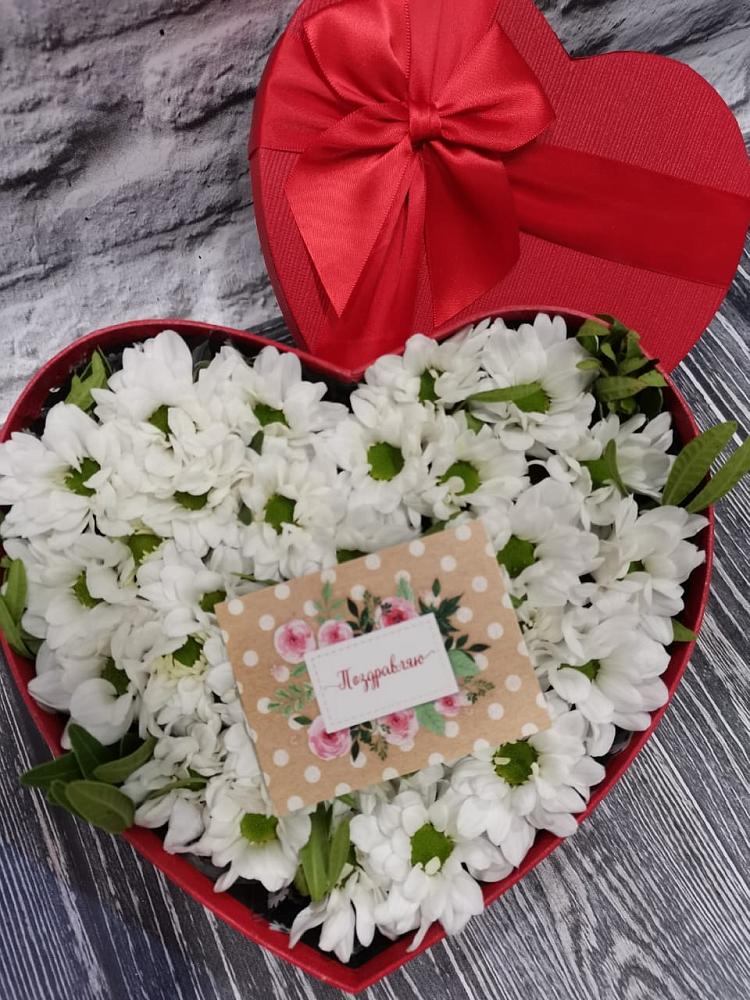 Цветочная композиция из Хризантемы в виде сердца в Лабинске