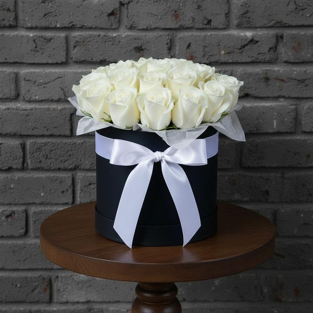 Цветочная композиция из Розы в шляпной коробке в Лабинске