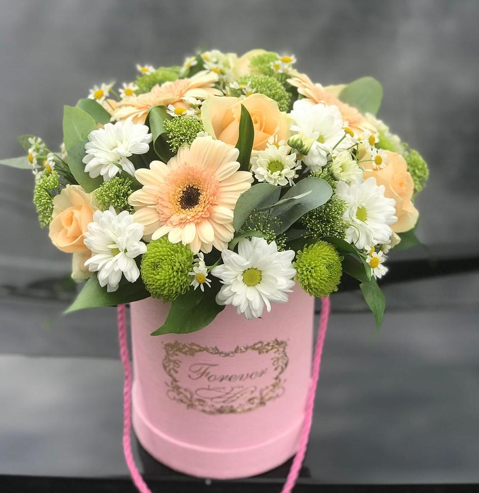 Цветочная композиция из Розы, Герберы и Хризантемы в шляпной коробке в Лабинске