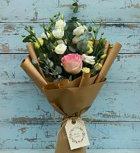 Букет цветов из:  Розы и Лизиантусы в Лабинске