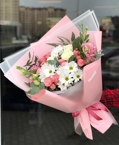Букет цветов из: Розы, Лизиантусы и Хризантемы в Лабинске