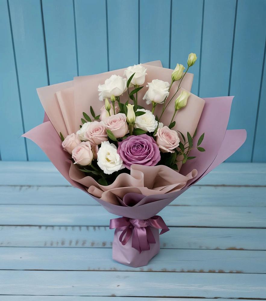 Букет цветов из: Розы и Лизиантусы в Лабинске