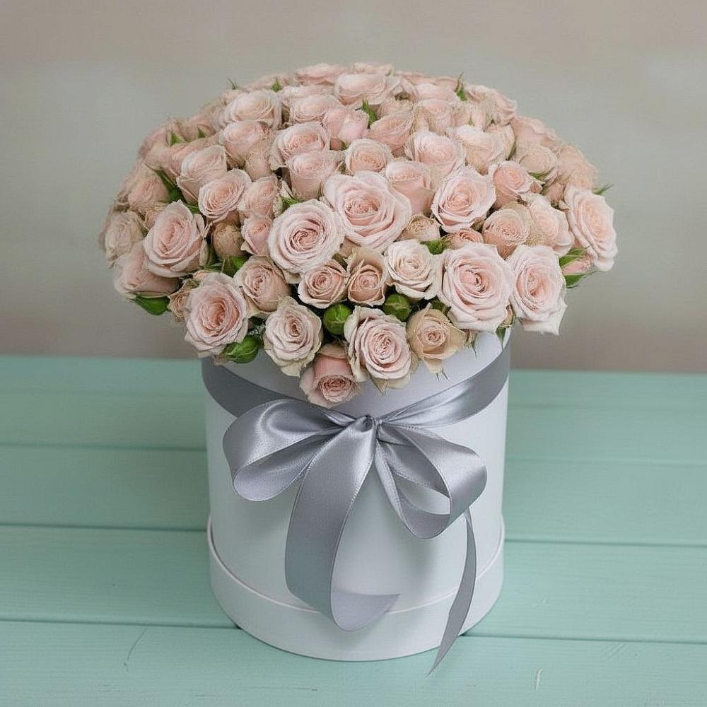 Цветочная композиция из Розы в шляпной коробке в Лабинске